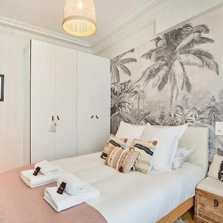 Superb Invalides Eiffel Tower パリ