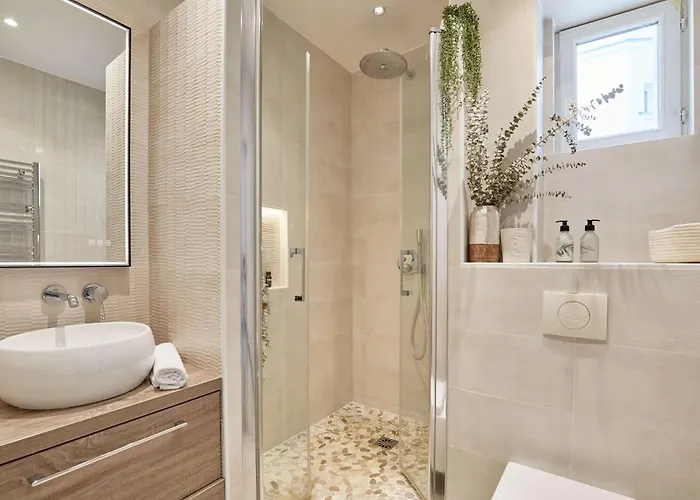 Superb Invalides Eiffel Tower Apartment Paris