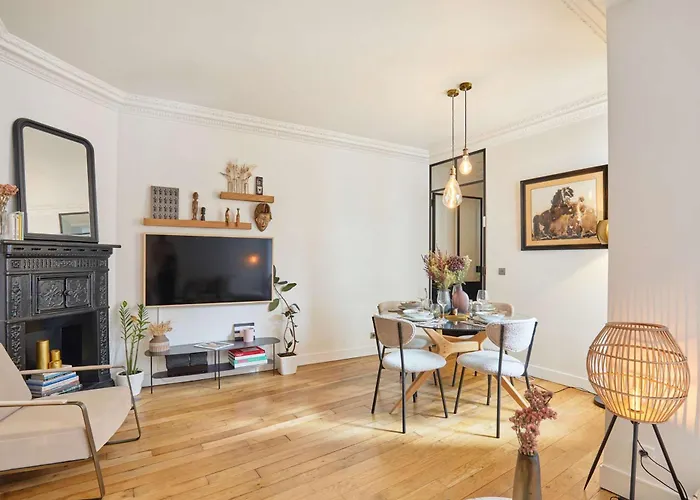 Superb Invalides Eiffel Tower Apartment