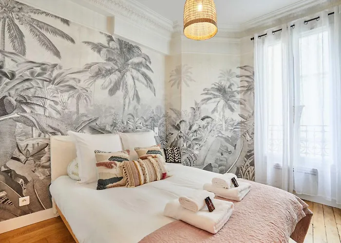 Superb Invalides Eiffel Tower *