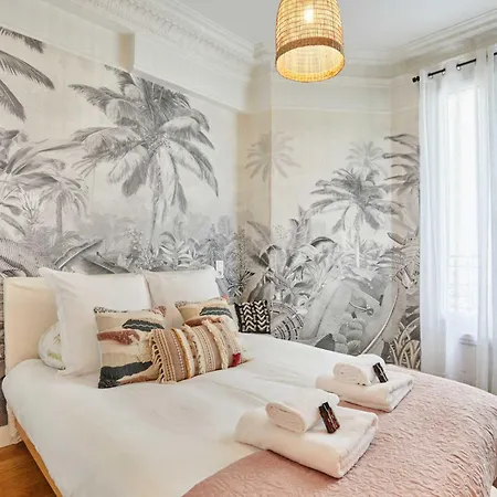 Superb Invalides Eiffel Tower *